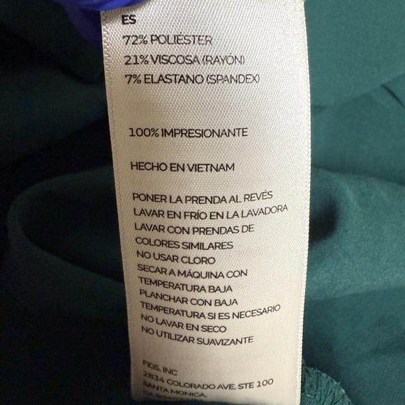 🟢Figs Hunter Green Women's Scrub Top🟢 - Picture 5 of 9